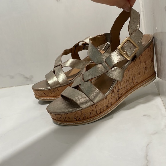 Franco Sarto Gold Wedges - Picture 3 of 9